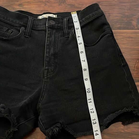 Madewell Distressed Black Distressed Raw Hem Shorts Contemporary Boho Casual - Picture 3 of 9